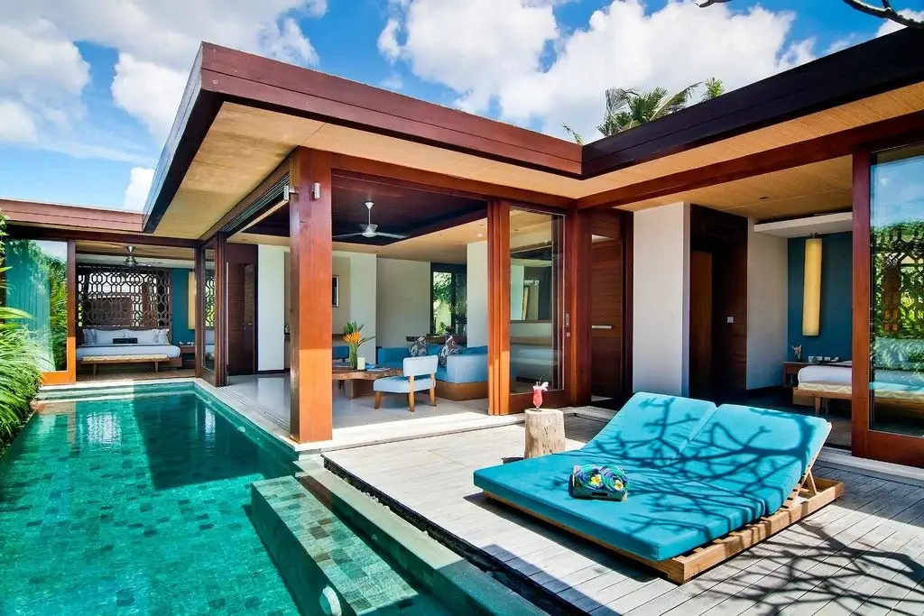 desain rumah mewah 2 lantai dengan kolam renang dan taman