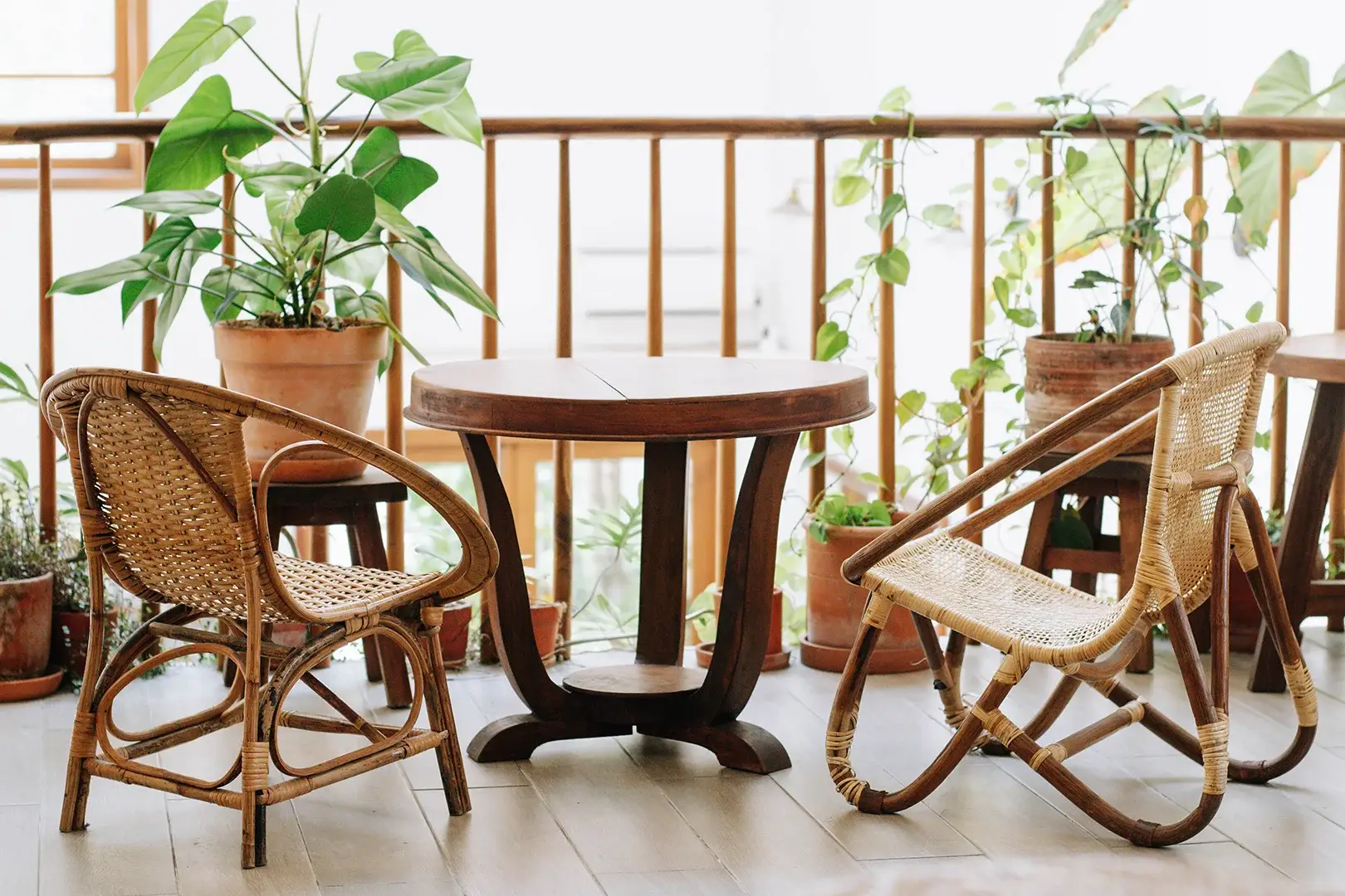 Balkon Minimalis Dengan Tema Kayu