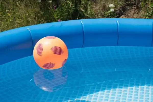 Kolam Renang Balon