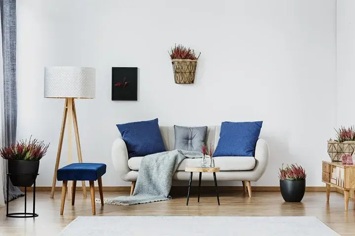 Sesuaikan Motif Bantal Kursi dengan Sofa